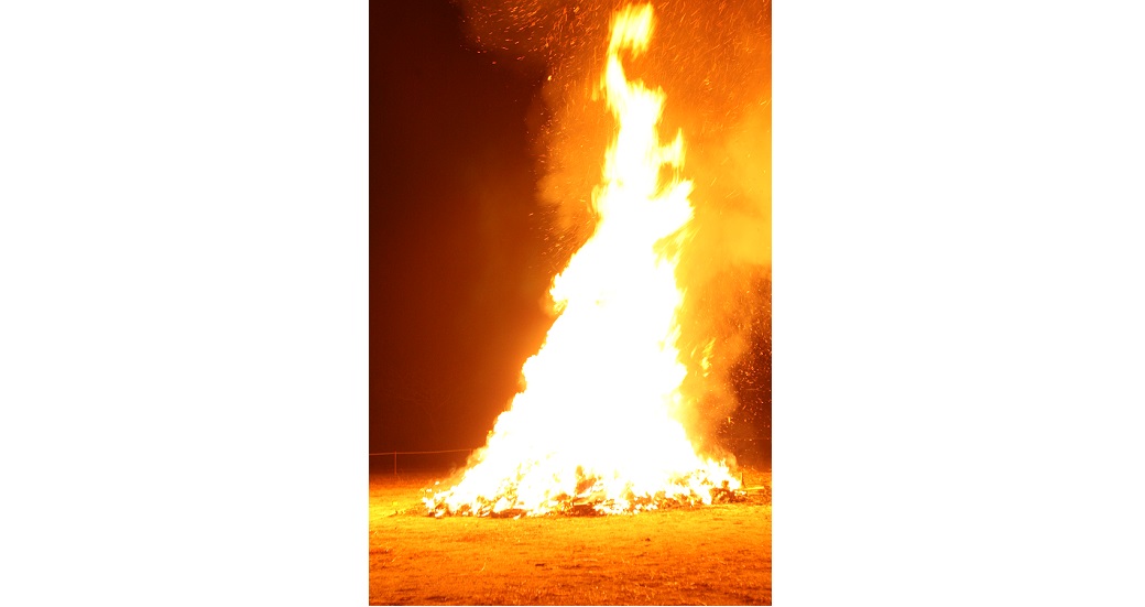 大入島トンド火まつり