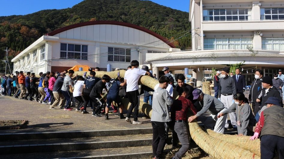 豊後二見ヶ浦 大しめ縄張替え