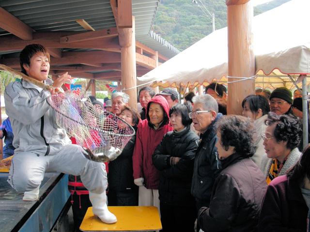 間越（はざこ）来だんせへ市